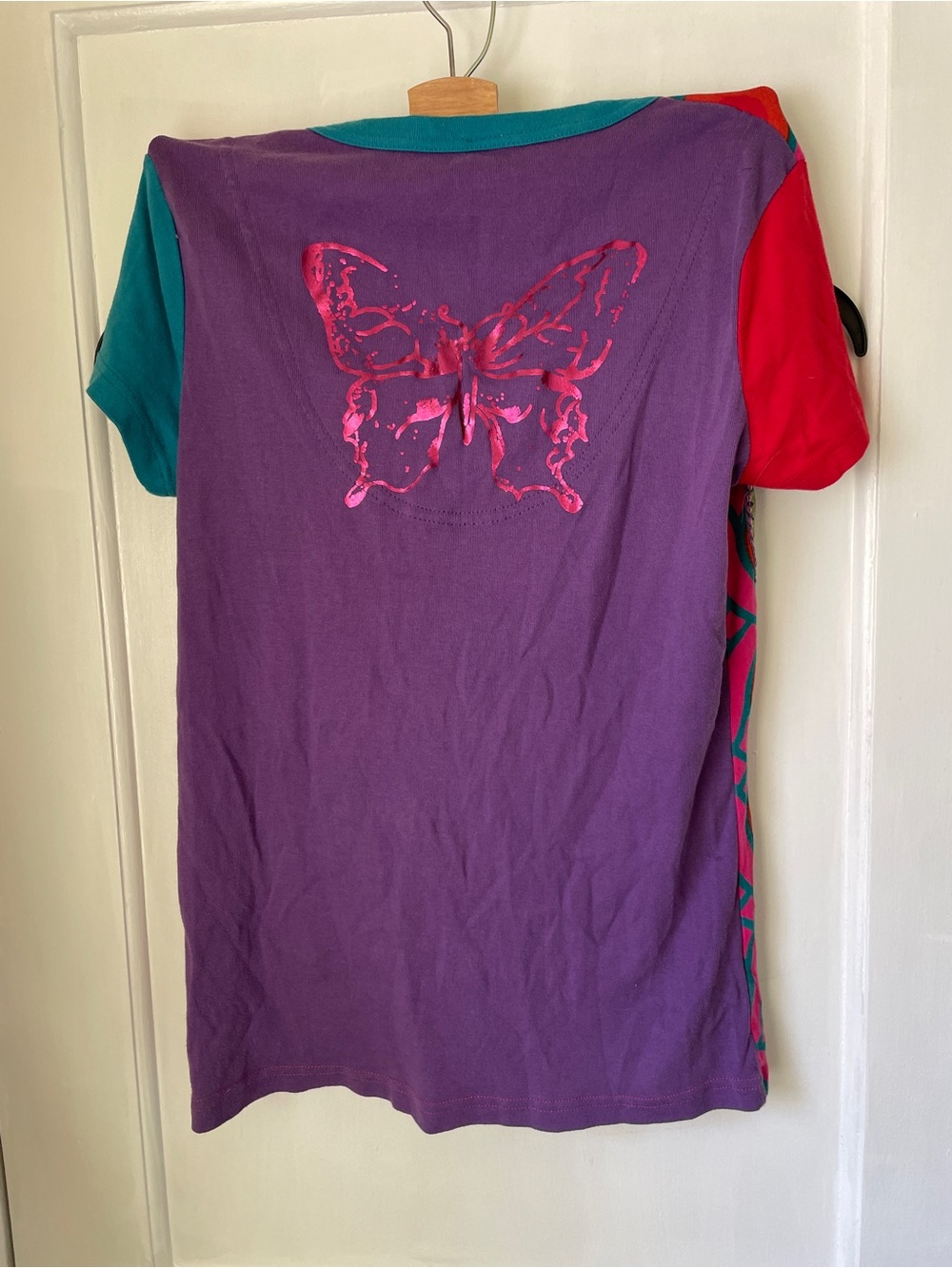 Desigual Multicolor Graphic V-Neck Tee with Teal and Red Accents - Picture 3 of 3